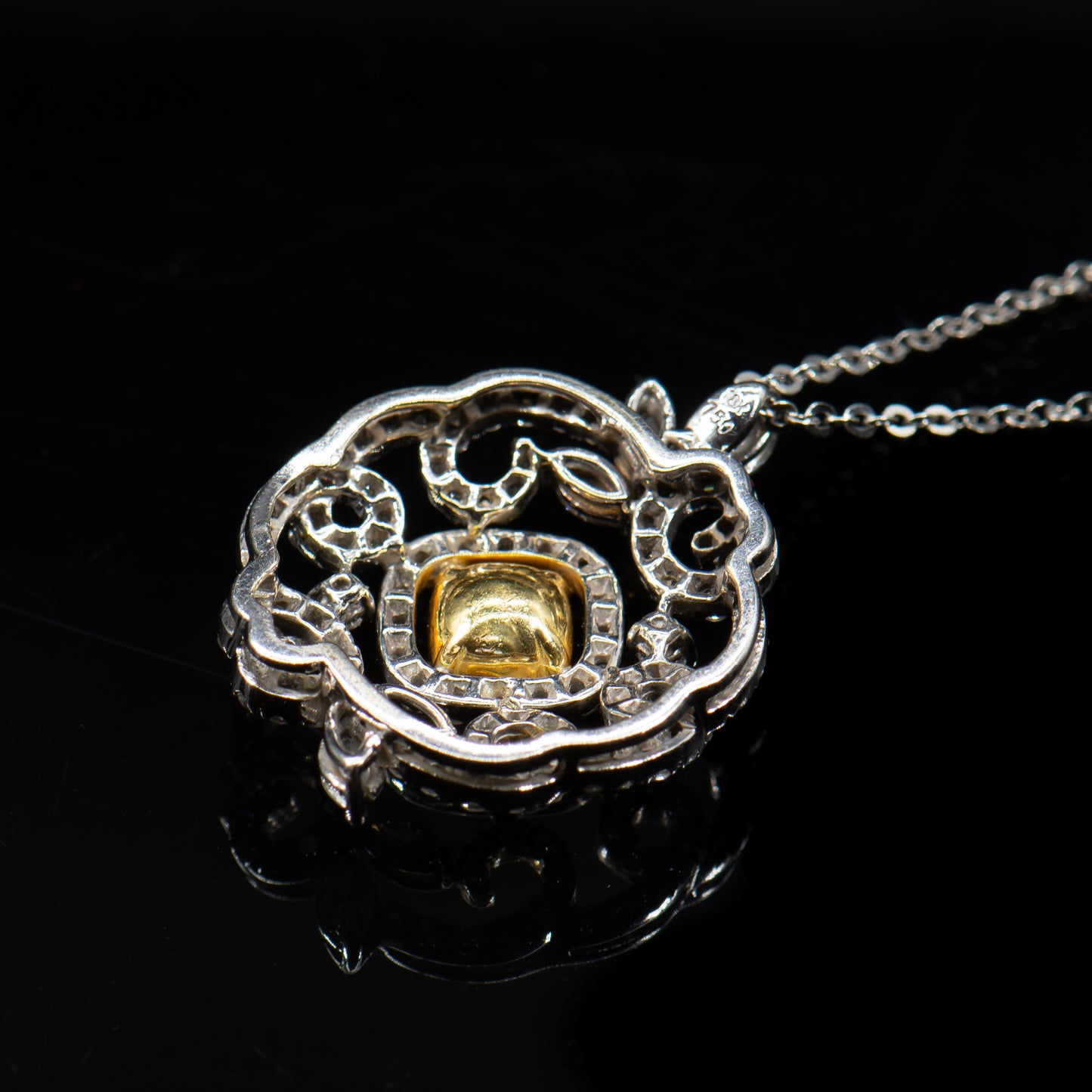 Deslumbramiento de diamante amarillo