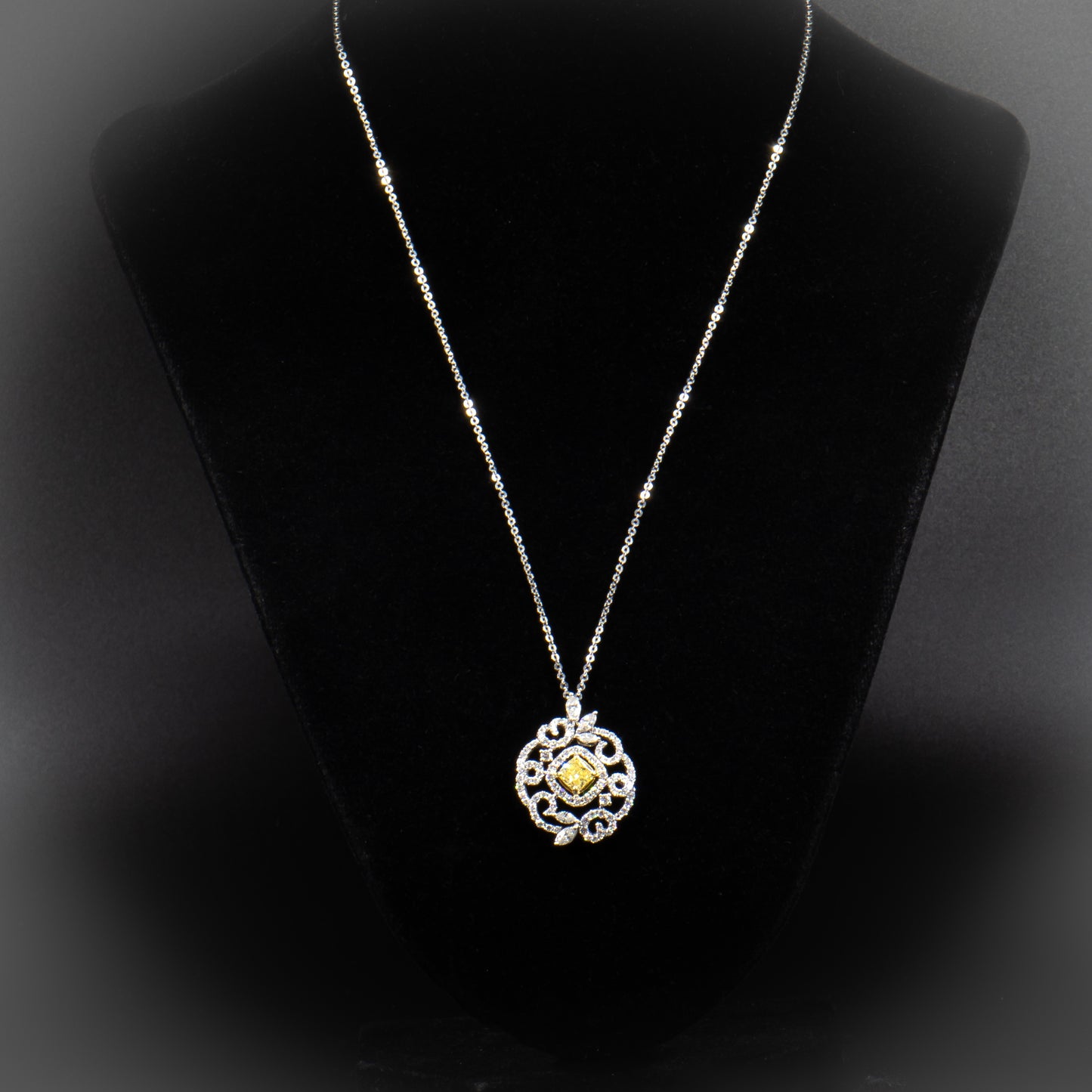 Deslumbramiento de diamante amarillo